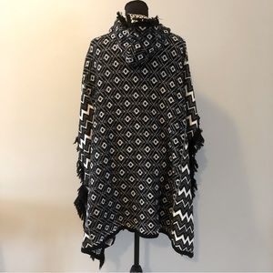 Women’s If It Were Me Black White Open side Hooded Poncho Cardigan size M